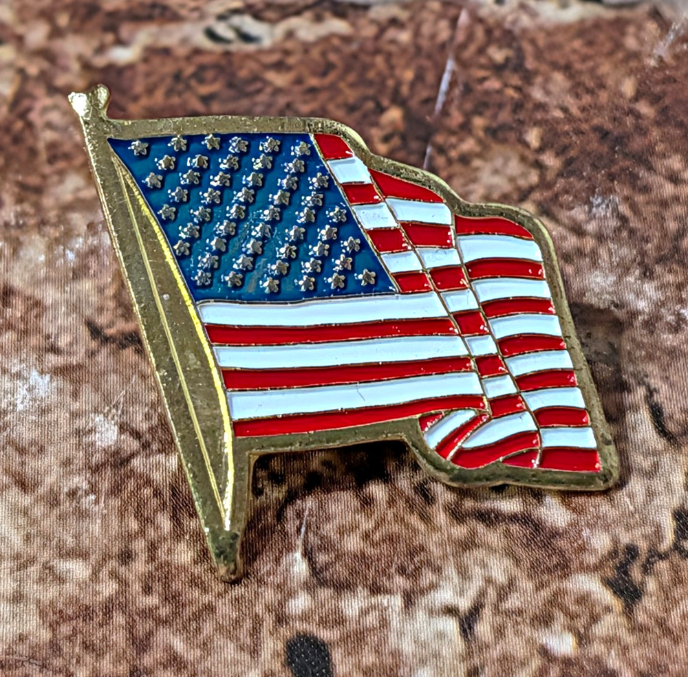 Vintage US American Waving Flag Enamel Lapel Pin Patriotic Gold Tone Brooch